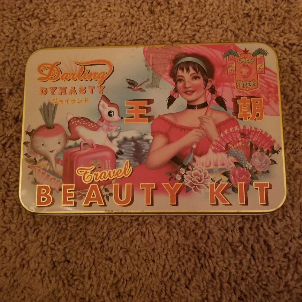Japenese inspired metal tin travel beauty case - Picture 4 of 5